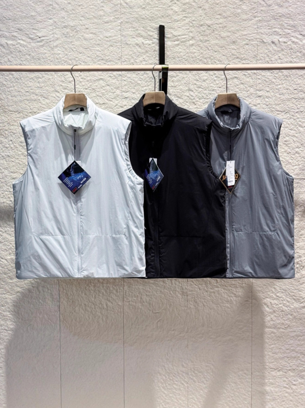 Muška pamučna vest s punjenjem od pamuka, stojeći ovratnik, zatvarač, vanjski materijal od polipropilena i podstava od pamuka