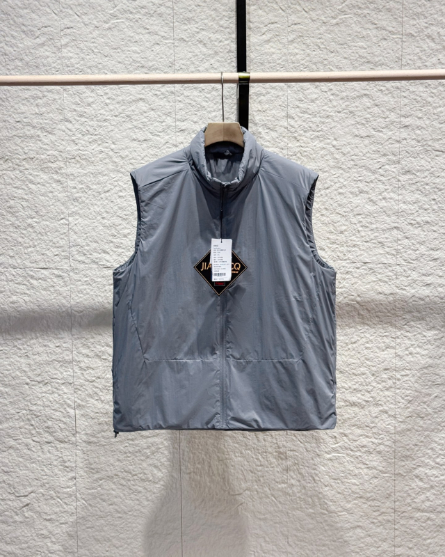 Muška pamučna vest s punjenjem od pamuka, stojeći ovratnik, zatvarač, vanjski materijal od polipropilena i podstava od pamuka