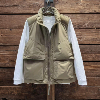 Vyrų medvilninė-pildyta liemenė su poliesterio išoriniu audiniu, stovinčiai kaklui, be gobtuvo, reversinis, laisvas kirpimas, vienos spalvos, 3D kišenės