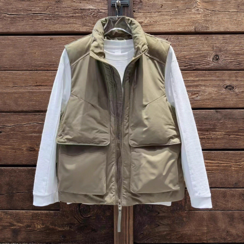 Vyrų medvilninė-pildyta liemenė su poliesterio išoriniu audiniu, stovinčiai kaklui, be gobtuvo, reversinis, laisvas kirpimas, vienos spalvos, 3D kišenės