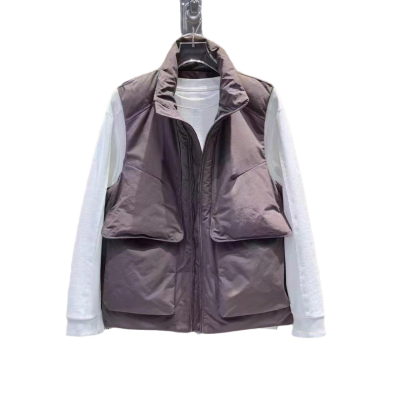 Vyrų medvilninė-pildyta liemenė su poliesterio išoriniu audiniu, stovinčiai kaklui, be gobtuvo, reversinis, laisvas kirpimas, vienos spalvos, 3D kišenės