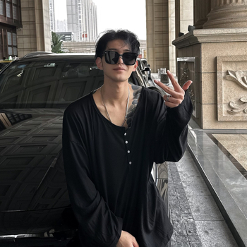 Laisvai kirpimo megztinis iš ice silk audinio, poliesteris 60–70%, apvalus kaklas, ilgos rankovės, plonas