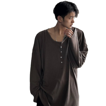 Laisvai kirpimo megztinis iš ice silk audinio, poliesteris 60–70%, apvalus kaklas, ilgos rankovės, plonas