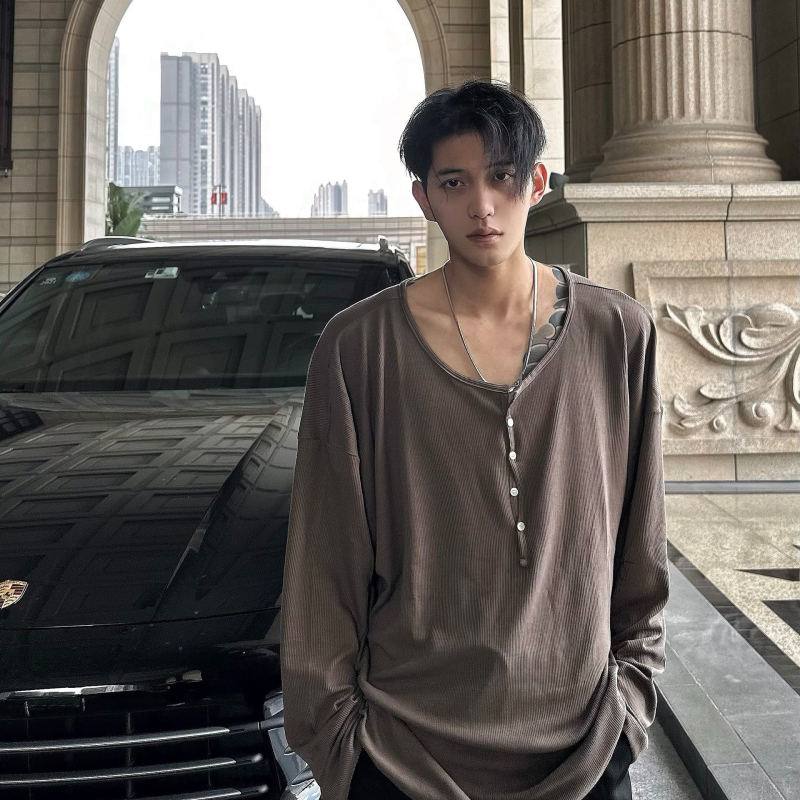 Laisvai kirpimo megztinis iš ice silk audinio, poliesteris 60–70%, apvalus kaklas, ilgos rankovės, plonas