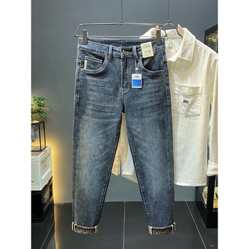 Muške traperice od denima – slim fit, srednji pojas, mikro-elastične, oprane s izšivenim detaljima