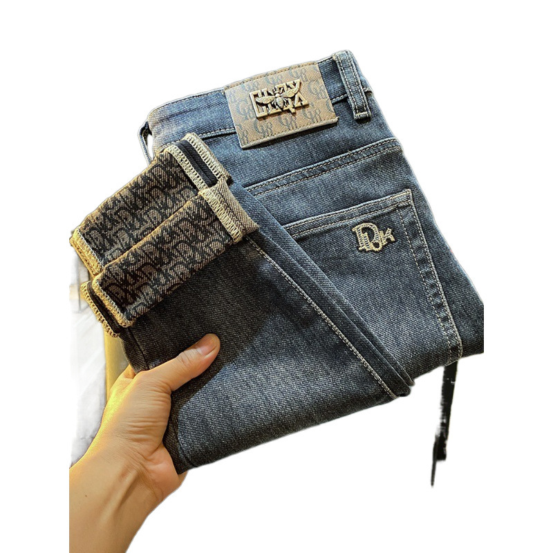 Muške traperice od denima – slim fit, srednji pojas, mikro-elastične, oprane s izšivenim detaljima