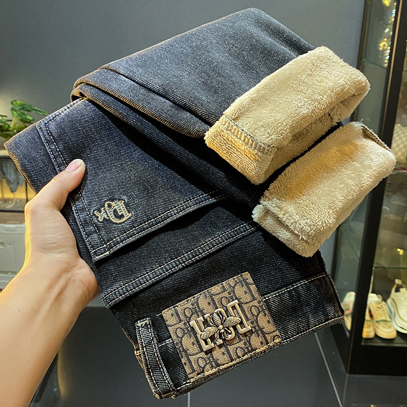Muške traperice od denima – slim fit, srednji pojas, mikro-elastične, oprane s izšivenim detaljima