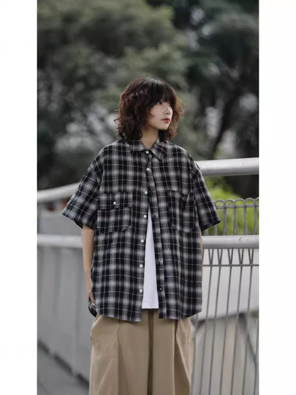 Särk tasku ja ruudulise mustriga, lühikeste varrukatega, vaba lõige, lapp-kaelus