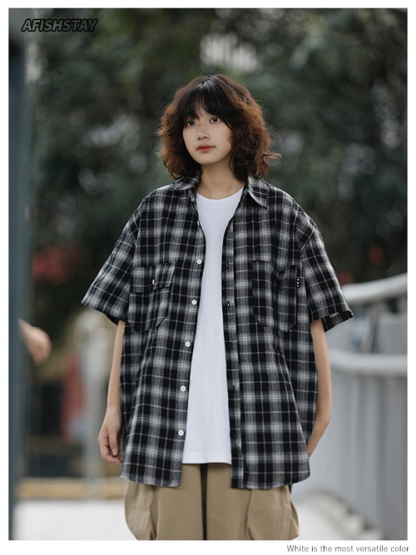 Särk tasku ja ruudulise mustriga, lühikeste varrukatega, vaba lõige, lapp-kaelus