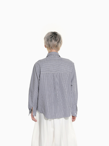 Särk-kardigan vertikaalsete triipudega, õmblusdetailid, vaba lõige; 65% polüester / 35% puuvill