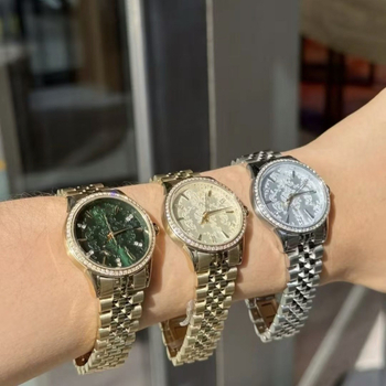 Ceas de damă fashion cu relief de fulg de zăpadă, mișcare cuarț (Swiss ETA), carcasă și brățară din oțel inoxidabil, rezistență la apă 30 m, diametrul cadranului 23 mm