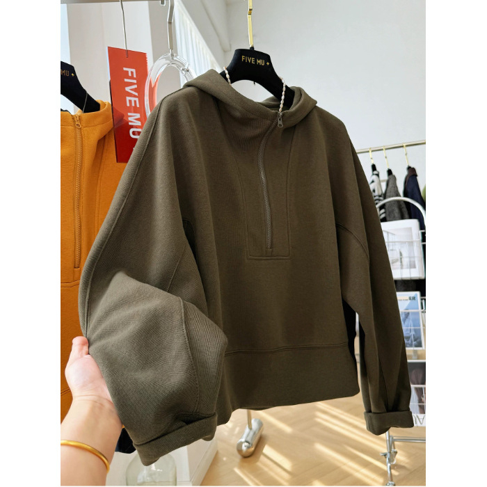 Pulover damă cu glugă și fermoar parțial, croială lejeră, poliester, imprimeu desen animat, lungime medie