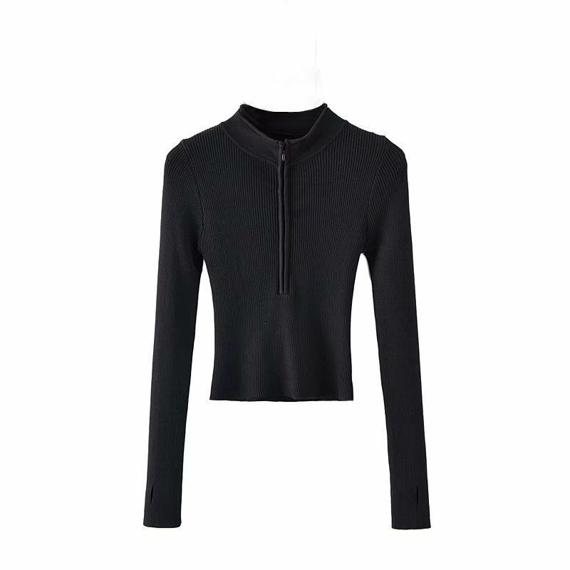 Pulover tricotat pentru femei, cu fermoar și guler înalt (stand), croială slim, mâneci lungi, lungime scurtă 40–50 cm; material poliester/viscoză; stil minimalist japonez-coreean.