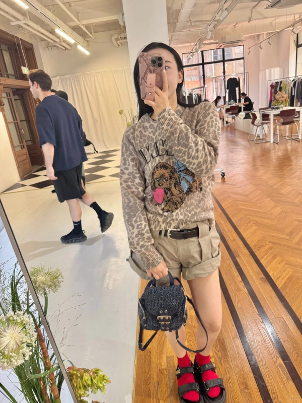 Pullover GA tähe Happy Dog, villasegu 50-70%, ümmarguse kaelaga, pikkade varrukatega, naistele