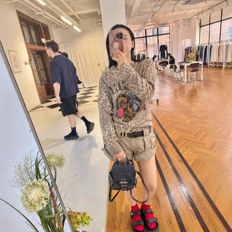 Pullover GA tähe Happy Dog, villasegu 50-70%, ümmarguse kaelaga, pikkade varrukatega, naistele