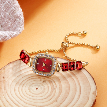 Ceas dama quartz cu carcasă pătrată încrustată cu diamante și motif retro de grâu (Mișcare cuarț; Carcasă din aliaj; Curea din piele artificială; Coroană în formă de ceapă; Geam mineral consolidat)