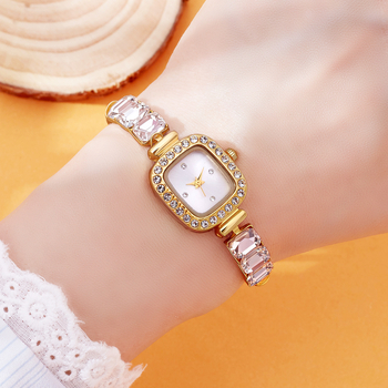 Ceas dama quartz cu carcasă pătrată încrustată cu diamante și motif retro de grâu (Mișcare cuarț; Carcasă din aliaj; Curea din piele artificială; Coroană în formă de ceapă; Geam mineral consolidat)