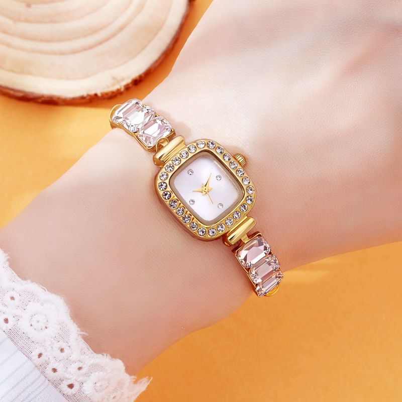 Ceas dama quartz cu carcasă pătrată încrustată cu diamante și motif retro de grâu (Mișcare cuarț; Carcasă din aliaj; Curea din piele artificială; Coroană în formă de ceapă; Geam mineral consolidat)