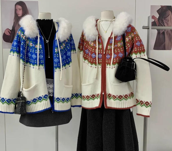 Plavi ženski pleteni kardigan s kapuljom u uzorku Fair Isle, 2025 novi model za jesen-zimu, retro kontrastni žakard s krznenim ovratnikom