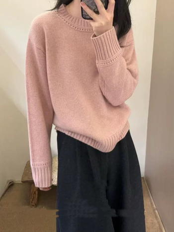 Naiste villane kampsun 95%+ vill, ümmargune kaelus, vaba lõige, pikad varrukad langevate õlgadega, talvise 2024 kollektsioon