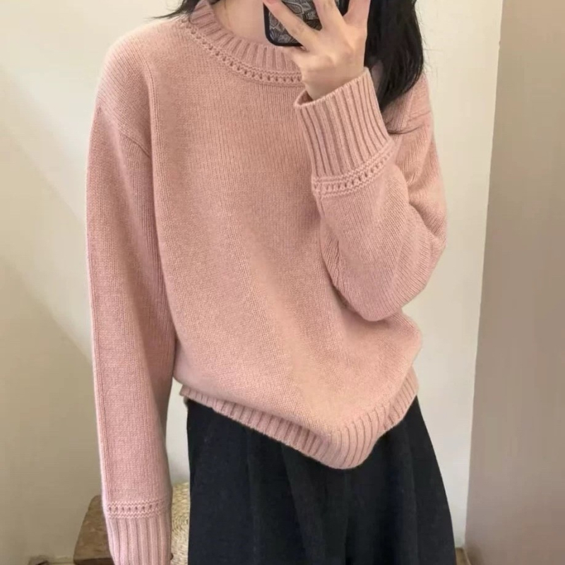 Naiste villane kampsun 95%+ vill, ümmargune kaelus, vaba lõige, pikad varrukad langevate õlgadega, talvise 2024 kollektsioon