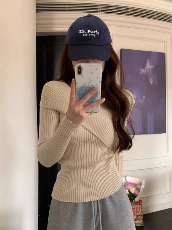 Pulover tricotat cu decolteu în V, croială slim, mâneci lungi, tricot din viscoză vopsită pe fir