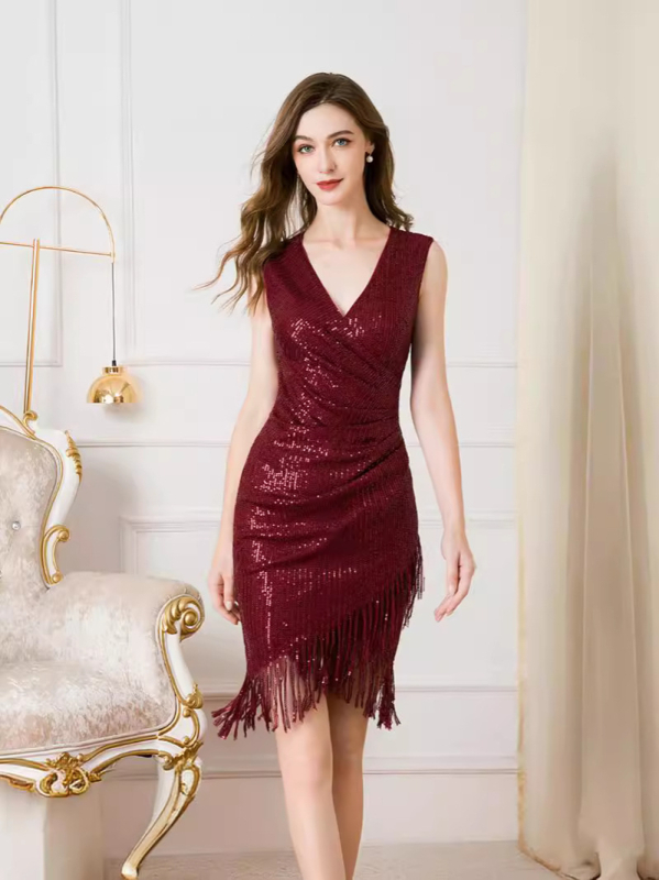 Vakara kleita ar spīdumiem un fringēm, neparasts siluets, bez piedurknēm, dziļš V kakla izgriezums, poliesteris (vasara 2024)