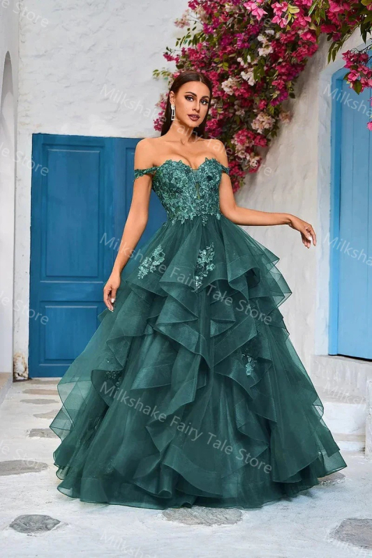 Vakara kleita ar vienu plecu, bez piedurknēm, garā kleita, augsta vidukļa, pūkaina svārka daļa, poliester 70–80%