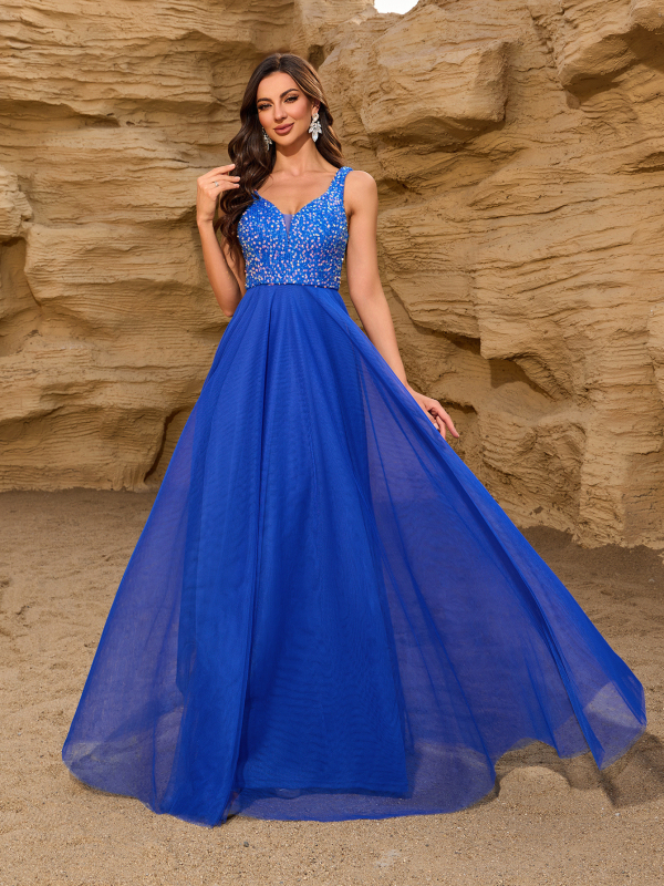 Vakara kleita ar paillettes un tīklu audumu, A līnijas siluets ar dziļu V kaklu, garas caurspīdīgas piedurknes, ar pilnu oderi (Poliester, ziemas 2025)