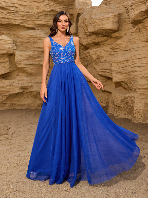 Vakara kleita ar paillettes un tīklu audumu, A līnijas siluets ar dziļu V kaklu, garas caurspīdīgas piedurknes, ar pilnu oderi (Poliester, ziemas 2025)