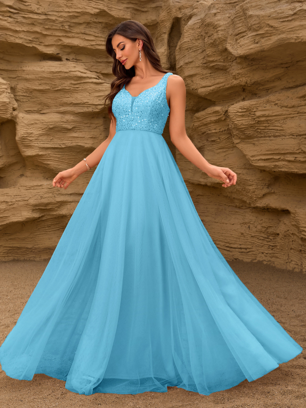 Vakara kleita ar paillettes un tīklu audumu, A līnijas siluets ar dziļu V kaklu, garas caurspīdīgas piedurknes, ar pilnu oderi (Poliester, ziemas 2025)