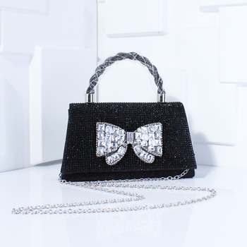 Večernja torbica s dijamantnom mašnicom, PVC materijal, lančani remen, magnetsko zatvaranje, poliester podstava