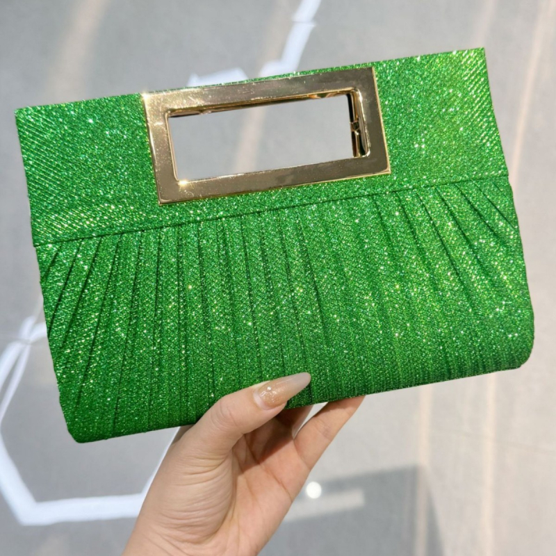 Plisuota klutch rankinė su grandinėlės petimi, horizontali kvadratinė forma, magnetinis užsegimas, poliesterio pamušalas, vidinė kišenė mobiliajam telefonui