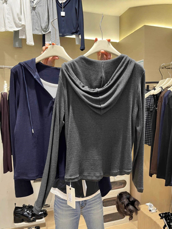 Majica s kapuljačom, dugih rukava, slobodna krojena, pamuk-poliester smjesa 30-50% poliester