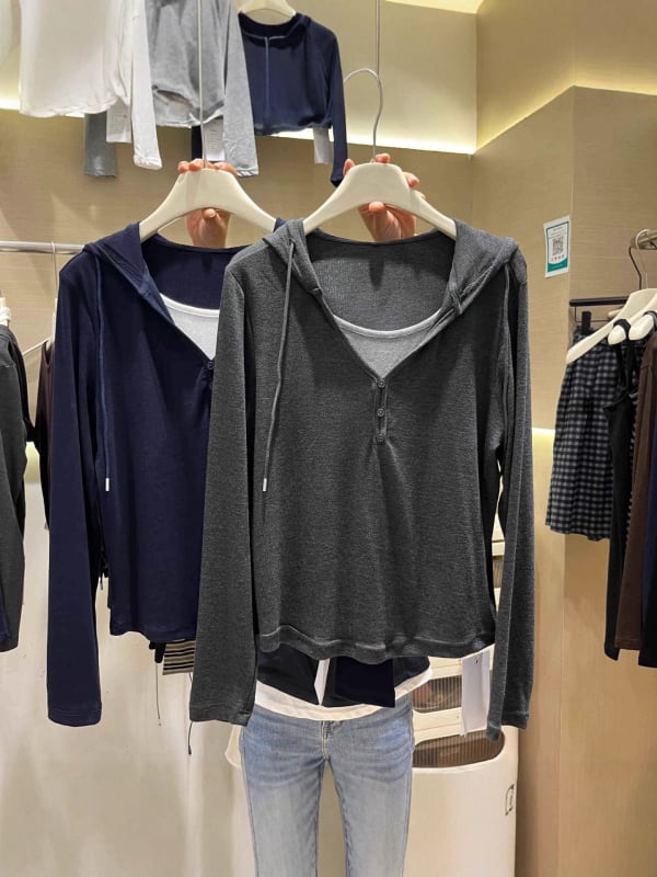 Majica s kapuljačom, dugih rukava, slobodna krojena, pamuk-poliester smjesa 30-50% poliester