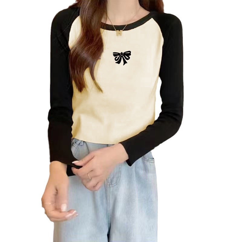 Dvostrano velur print slim-fit top s dugim rukavima i okruglim izrezom; poliester velur 50–70% glavni i sekundarni