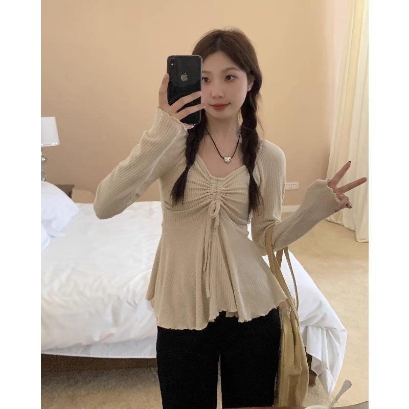 Póló T-shirt, pullover-stílusú, koreai stílus; V-nyak; hosszú ujjak; egyszínű; pamut-poliészter keverék (50-70% pamut, 50-70% poliészter)