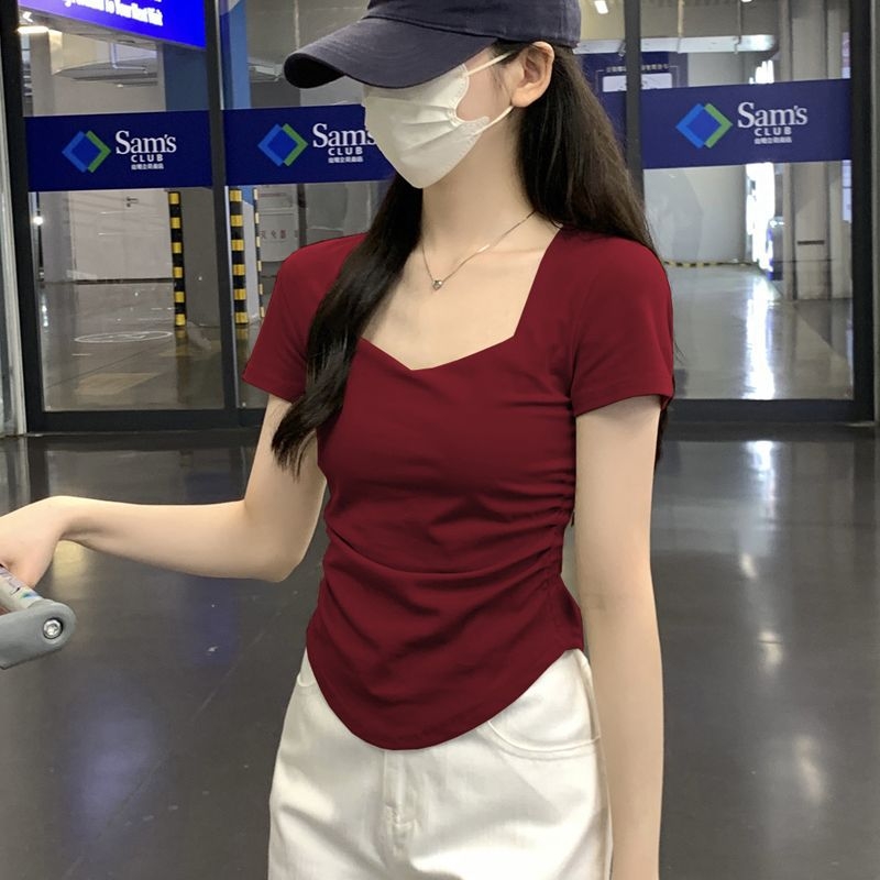 Rövid ujjú póló négyzetes nyakkal, paneles dizájn, poliészter 70–80%, karcsú fazon