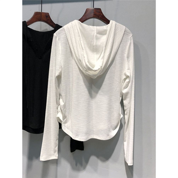 Oversize kapucnis hosszú ujjú póló viszkóz rostból, hímzés