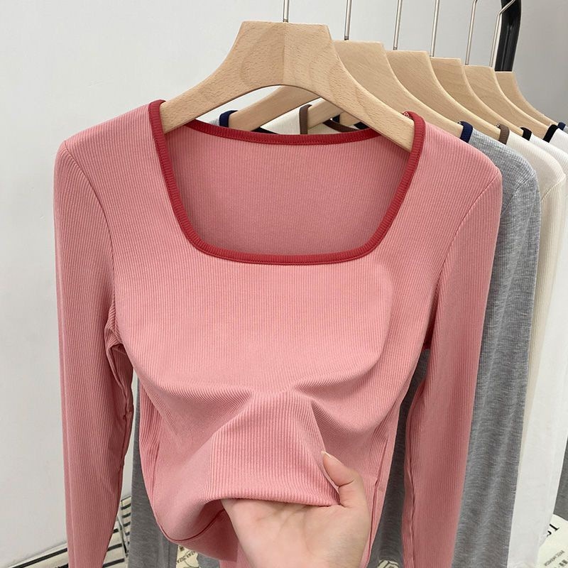 Hosszú ujjú koreai stílusú T-shirt slim fit, négyzetes gallér, színben harmonizáló mintázat