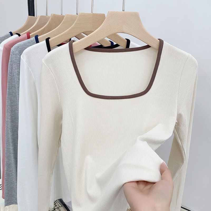 Hosszú ujjú koreai stílusú T-shirt slim fit, négyzetes gallér, színben harmonizáló mintázat