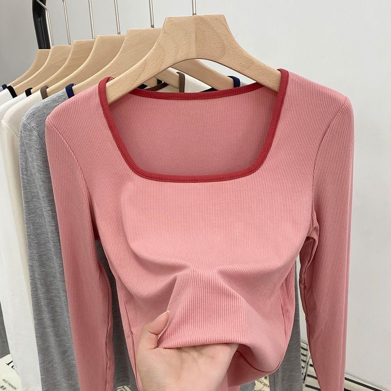 Hosszú ujjú koreai stílusú T-shirt slim fit, négyzetes gallér, színben harmonizáló mintázat