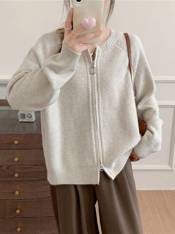Ženski pleteni kardigan s zatvaračem, slobodnog kroja, korejski stil; materijal: poliester s kašmirm i pamukom, 30–50% spandex; dugi rukav, okrugli ovratnik, jesensko-zimsko razdoblje