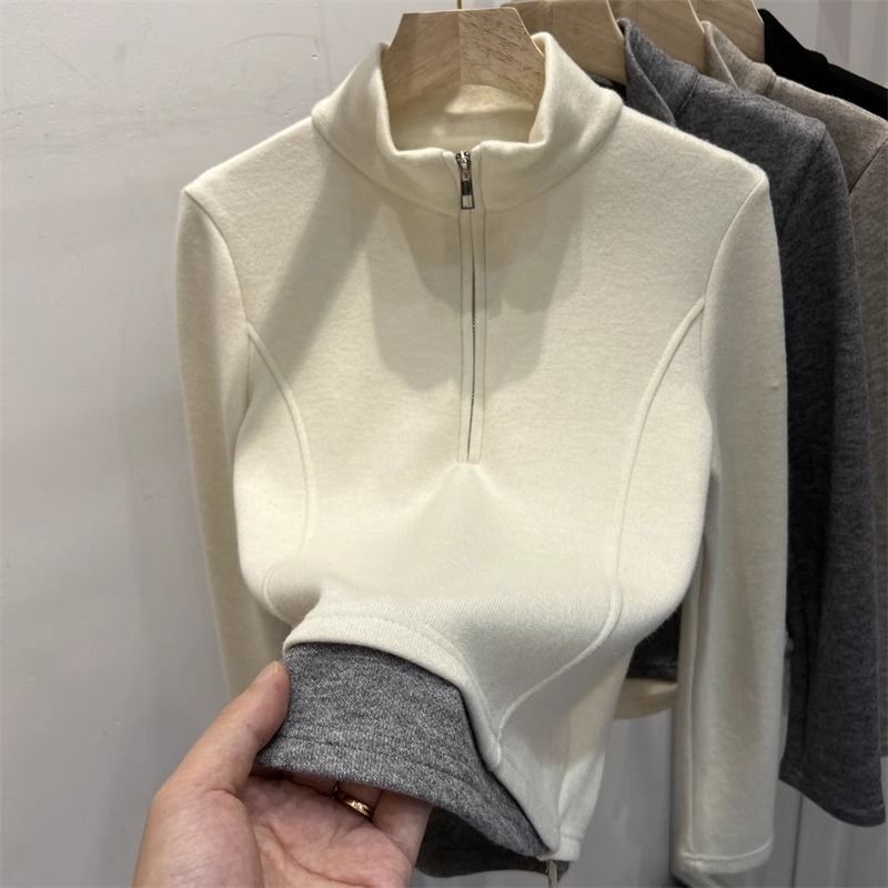 Derong anyagú női T‑shirt, álló gallér, hosszú ujjú, karcsú szabás, poliészter anyag, ősz 2025