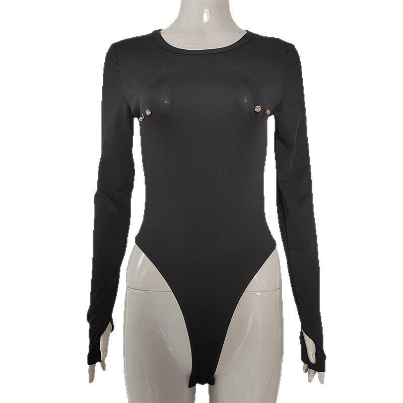 Hosszú ujjú overál kapucnival, fém díszítésekkel, egyszínű poliészter ≥95%, karcsú fazon