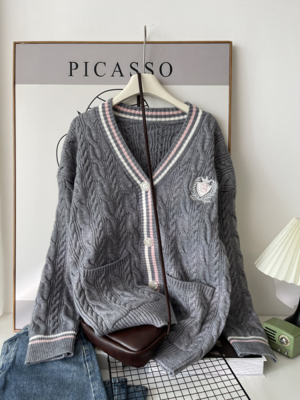 Kollégiumi stílusú V-nyakú kötött kardigán hímzéssel, jacquard mintával, őszi-téli, viszkóz-poliészter keverék, hosszú ujjú, normál hossz