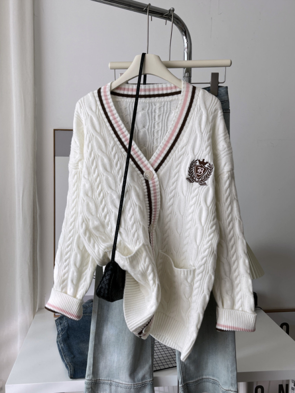 Kollégiumi stílusú V-nyakú kötött kardigán hímzéssel, jacquard mintával, őszi-téli, viszkóz-poliészter keverék, hosszú ujjú, normál hossz