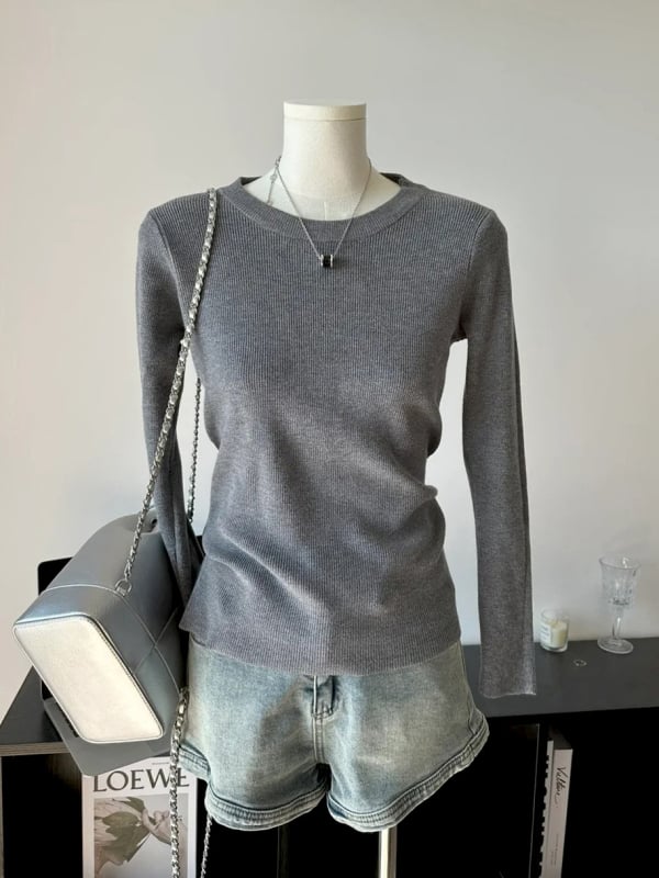 Női kereknyakú pulóver, karcsú fazon, hosszú ujjú, poliészter anyag