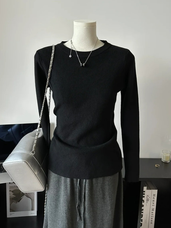 Női kereknyakú pulóver, karcsú fazon, hosszú ujjú, poliészter anyag