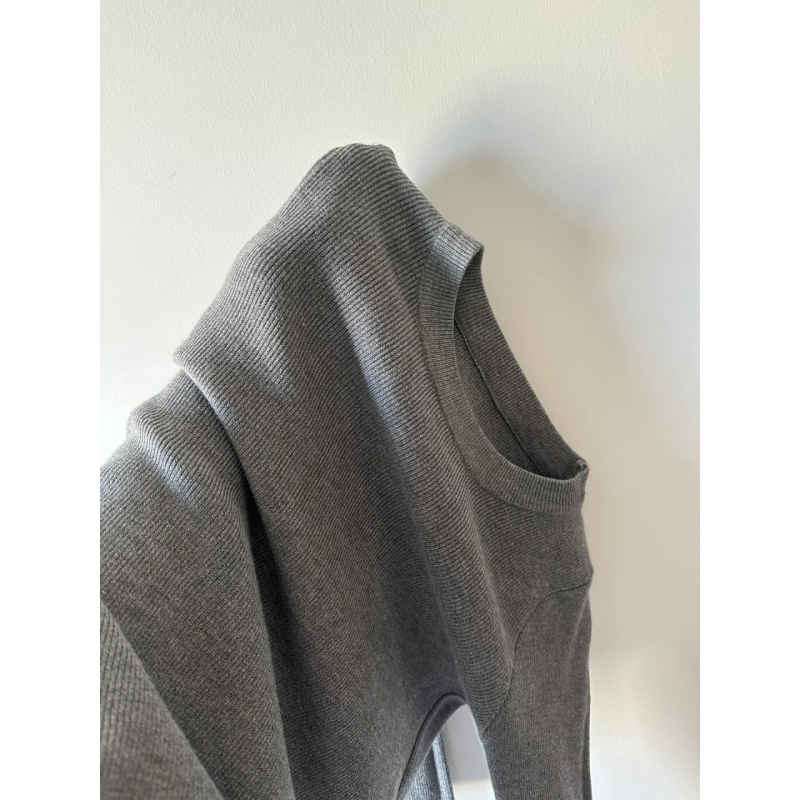 Női kereknyakú pulóver, karcsú fazon, hosszú ujjú, poliészter anyag